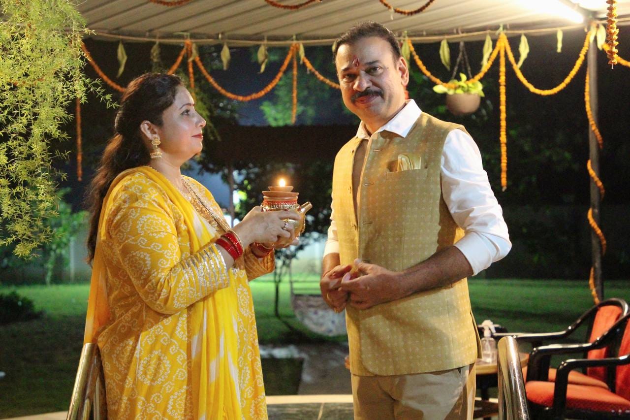 Karwa Chauth 2022 celebration moon of love shines in night in varanasi see in pictures