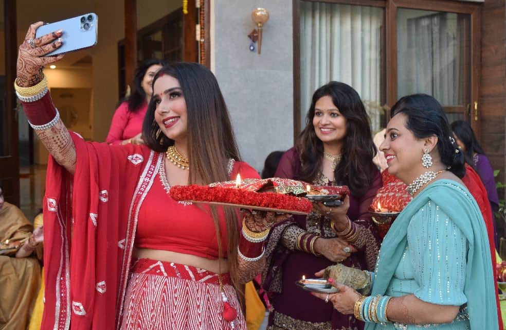 Karwa Chauth 2022 celebration moon of love shines in night in varanasi see in pictures