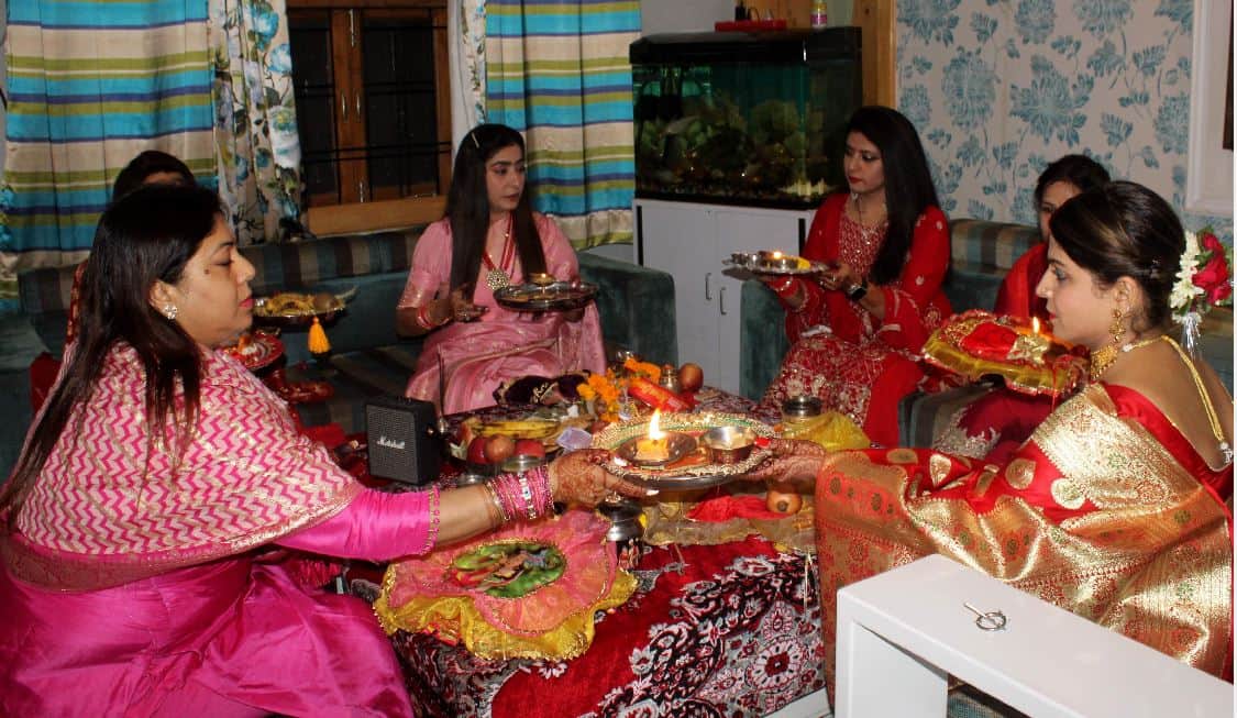 Karwa Chauth 2022 celebration moon of love shines in night in varanasi see in pictures
