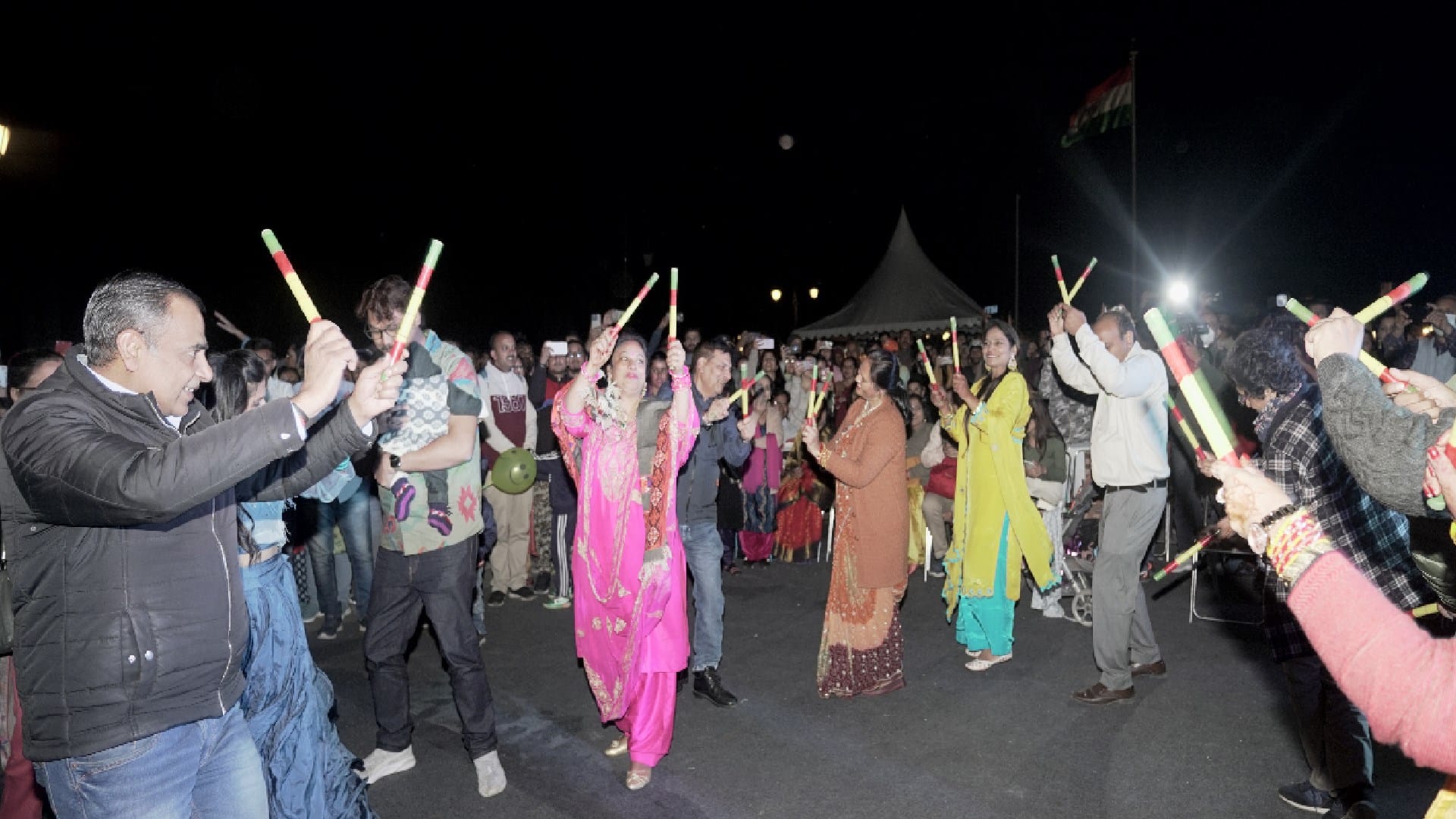 Karva Chauth festival celebration in shimla ridge,women opened the fast by seeing the moon