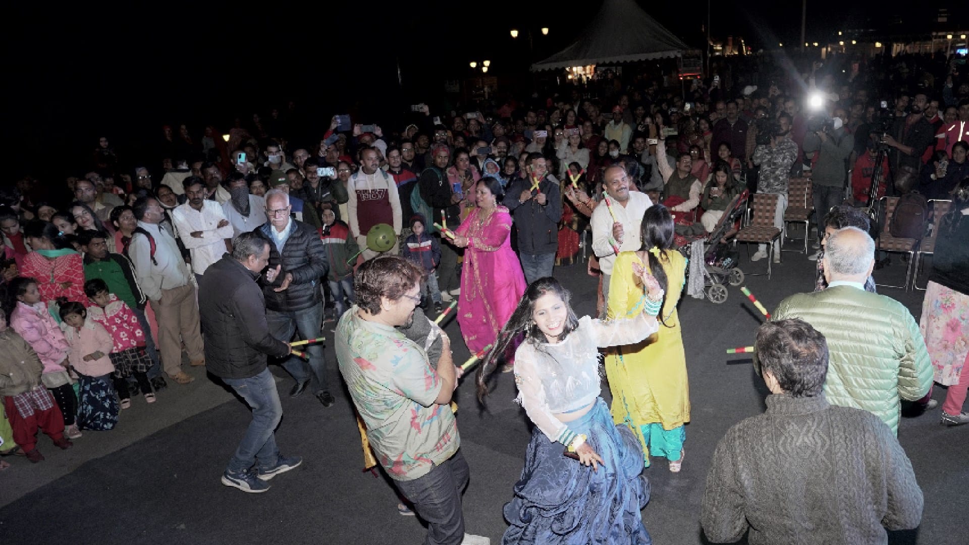 Karva Chauth festival celebration in shimla ridge,women opened the fast by seeing the moon