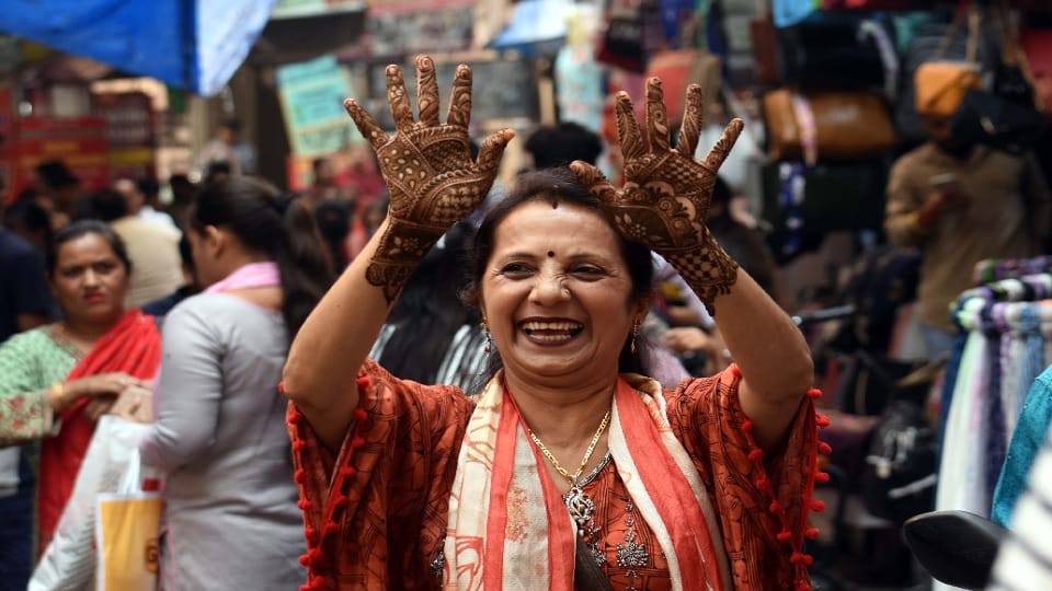 Karva Chauth 2022: Bought makeup items for Karva Chauth