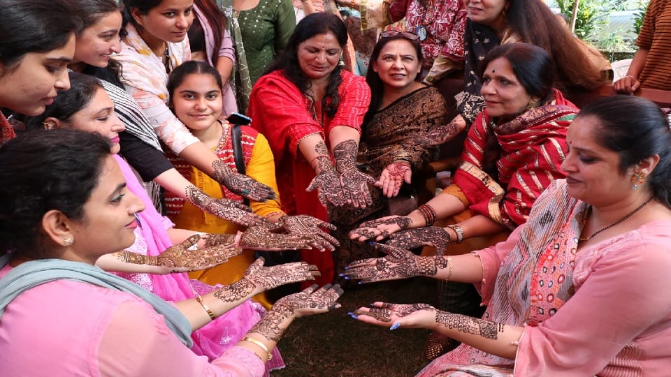 Karva Chauth 2022: Bought makeup items for Karva Chauth