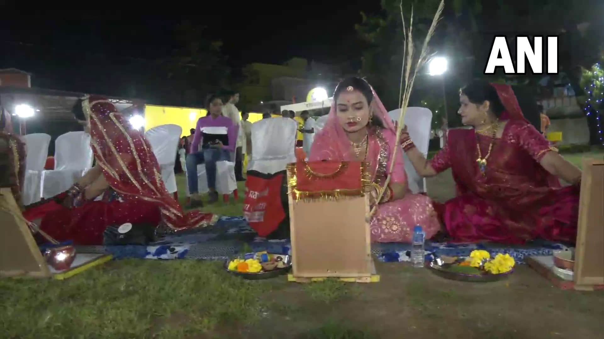 Karwa Chauth Vrat Photos Videos Moon Rise Time Latest News Update In Hindi