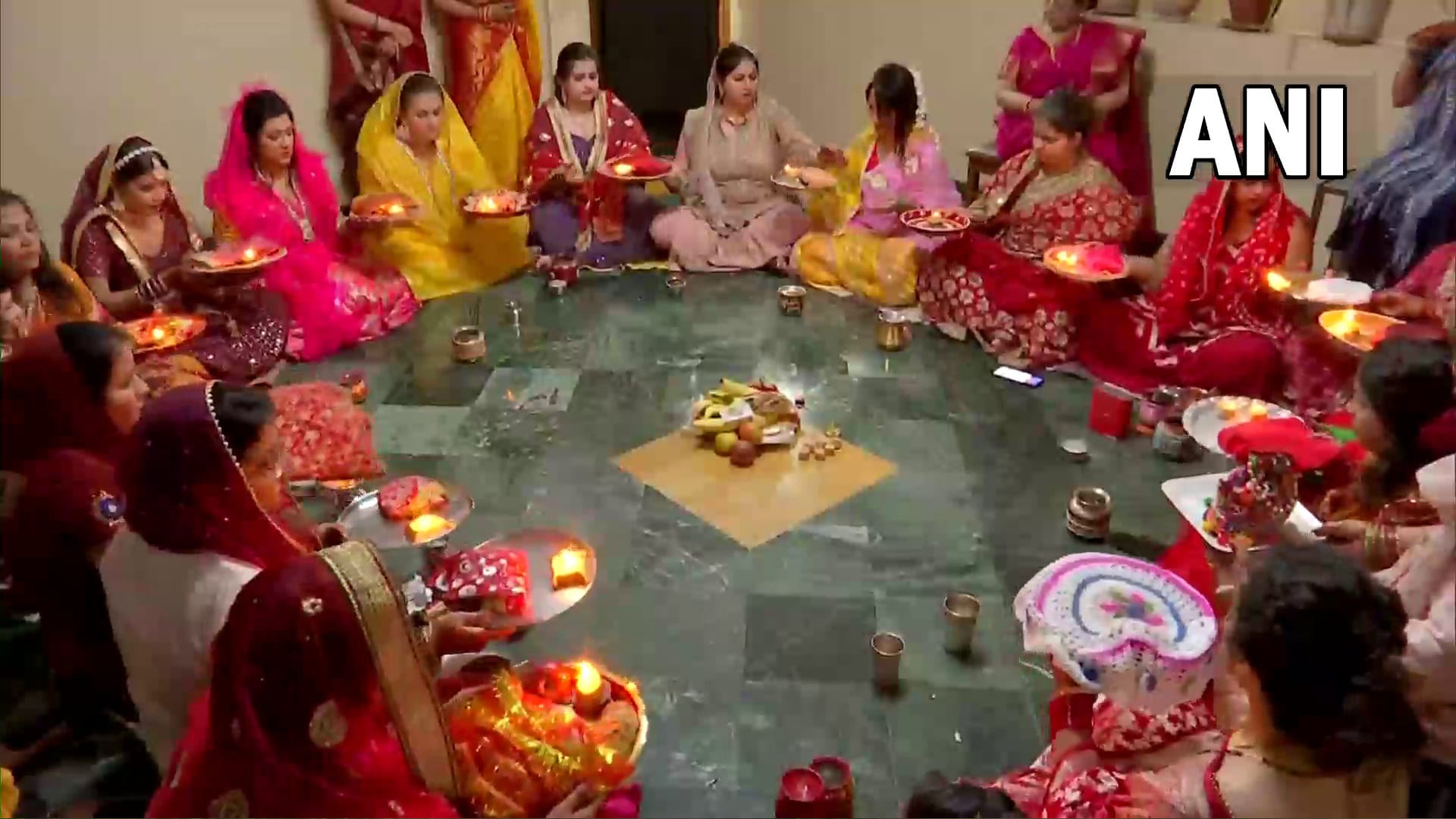 Karwa Chauth Vrat Photos Videos Moon Rise Time Latest News Update In Hindi
