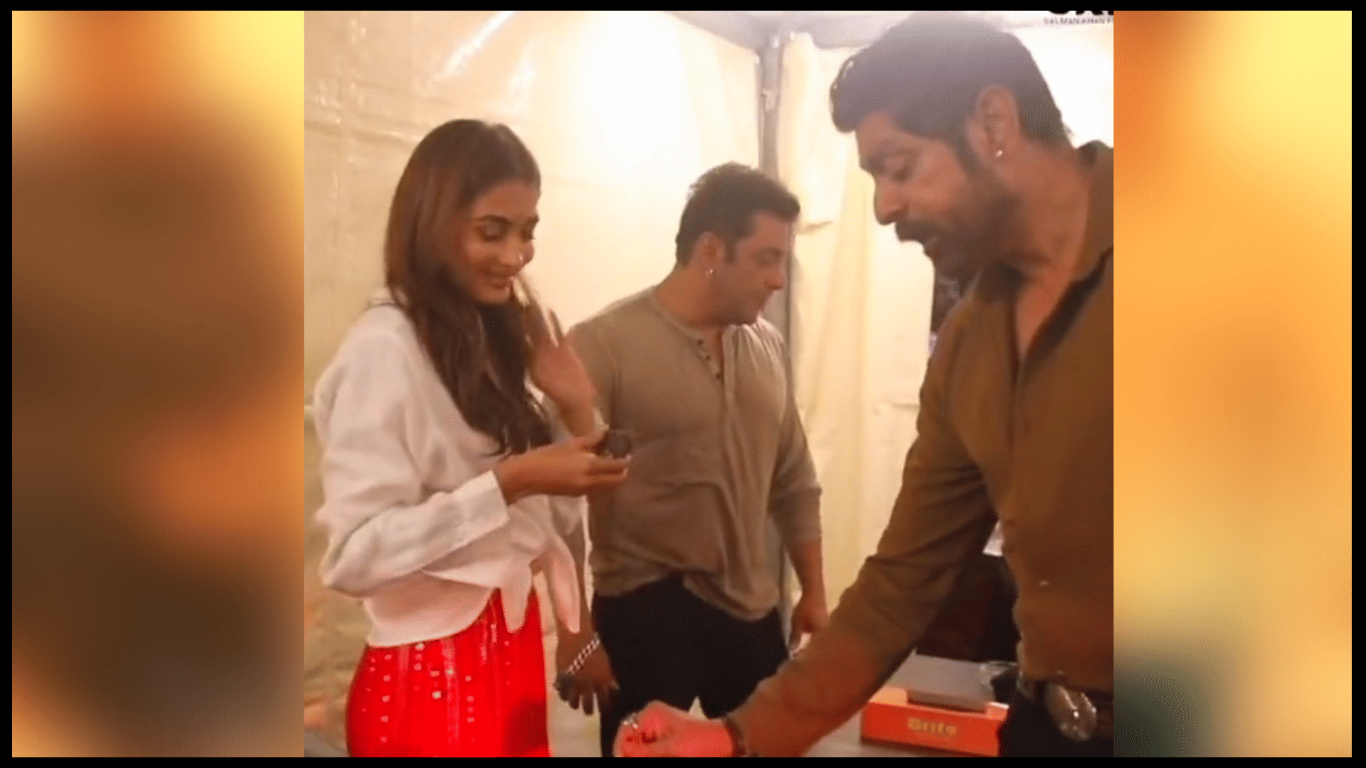 salman khan new look from kisi ka bhai kisi ki jaan viral from pooja hegde birthday blash