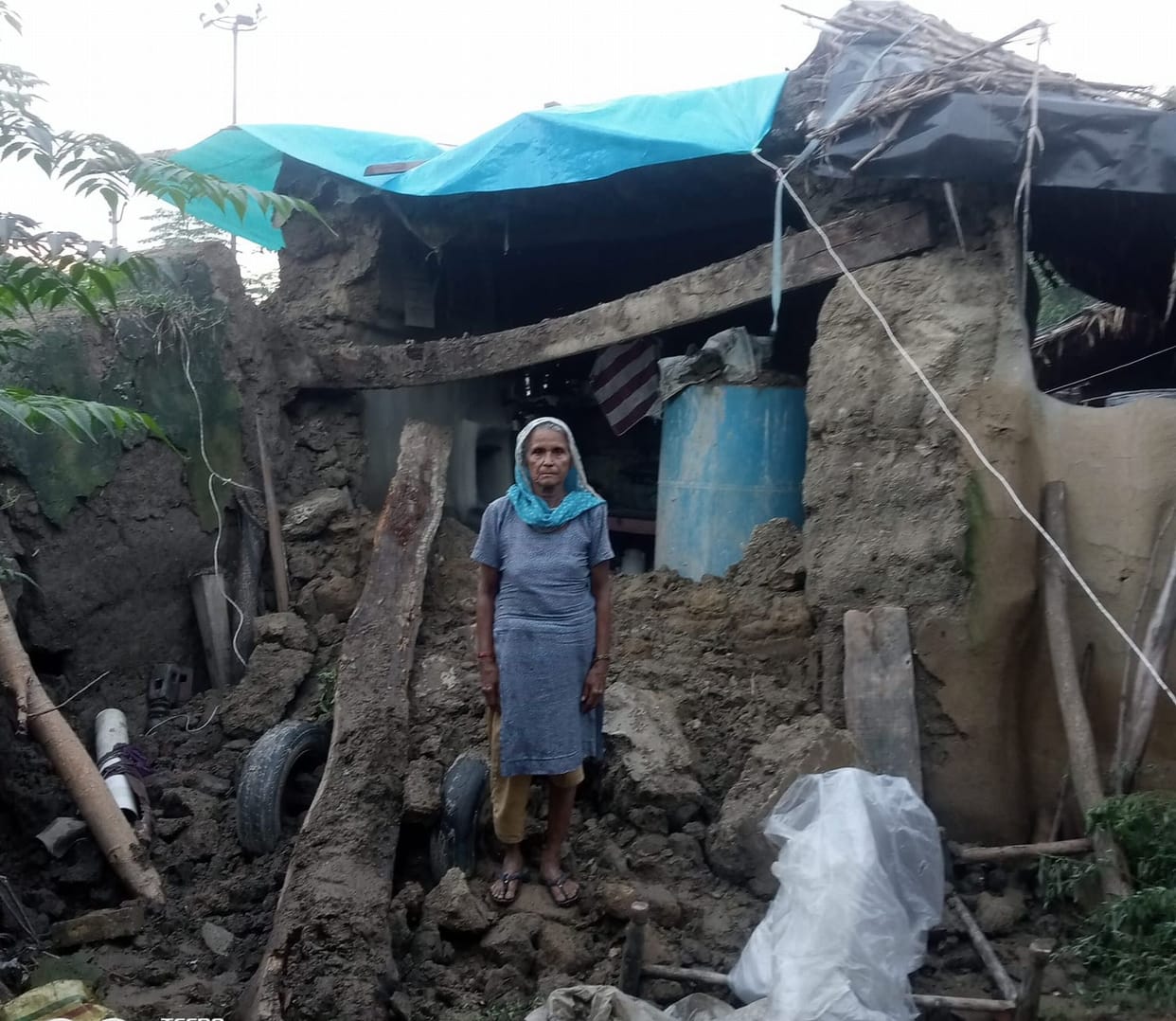 Houses collapsed in Kadar Chowk and Sahaswan area