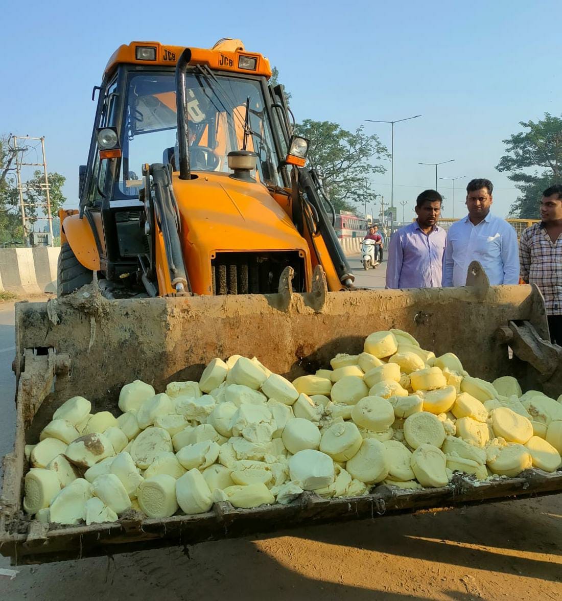 Officials caught 11 quintals of adulterated mawa