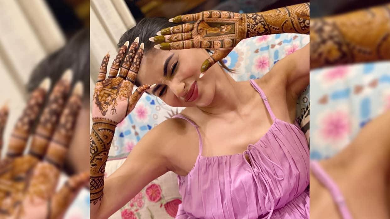 Karwa Chauth 2022 mouni roy to debina shilpa shetty shares mehndi pics and video on karva chauth see pictures