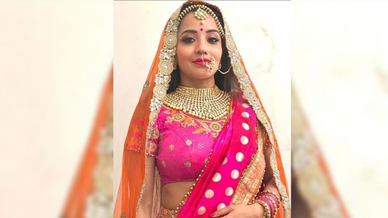 karwa chauth 2022 bhojpuri actress monalisa shares mehndi and karva mata puja pics on social media