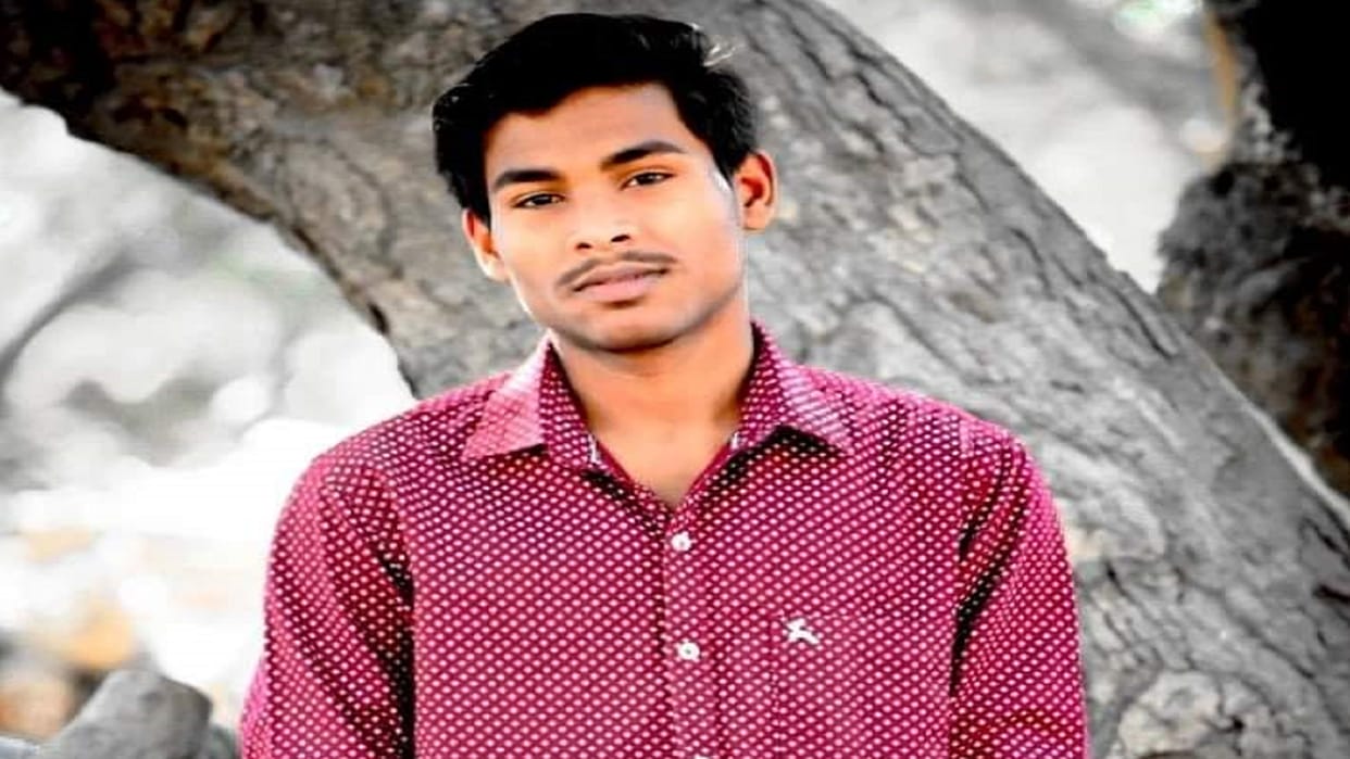 There was chaos as soon as the dead body arrived, the last rites took place at Rajghat