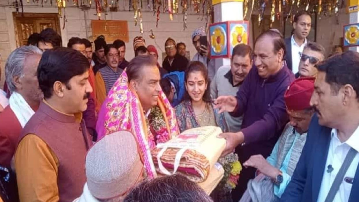 Reliance Industries Chairman Mukesh Ambani visited Badrinath Dham Kedarnath Dham today