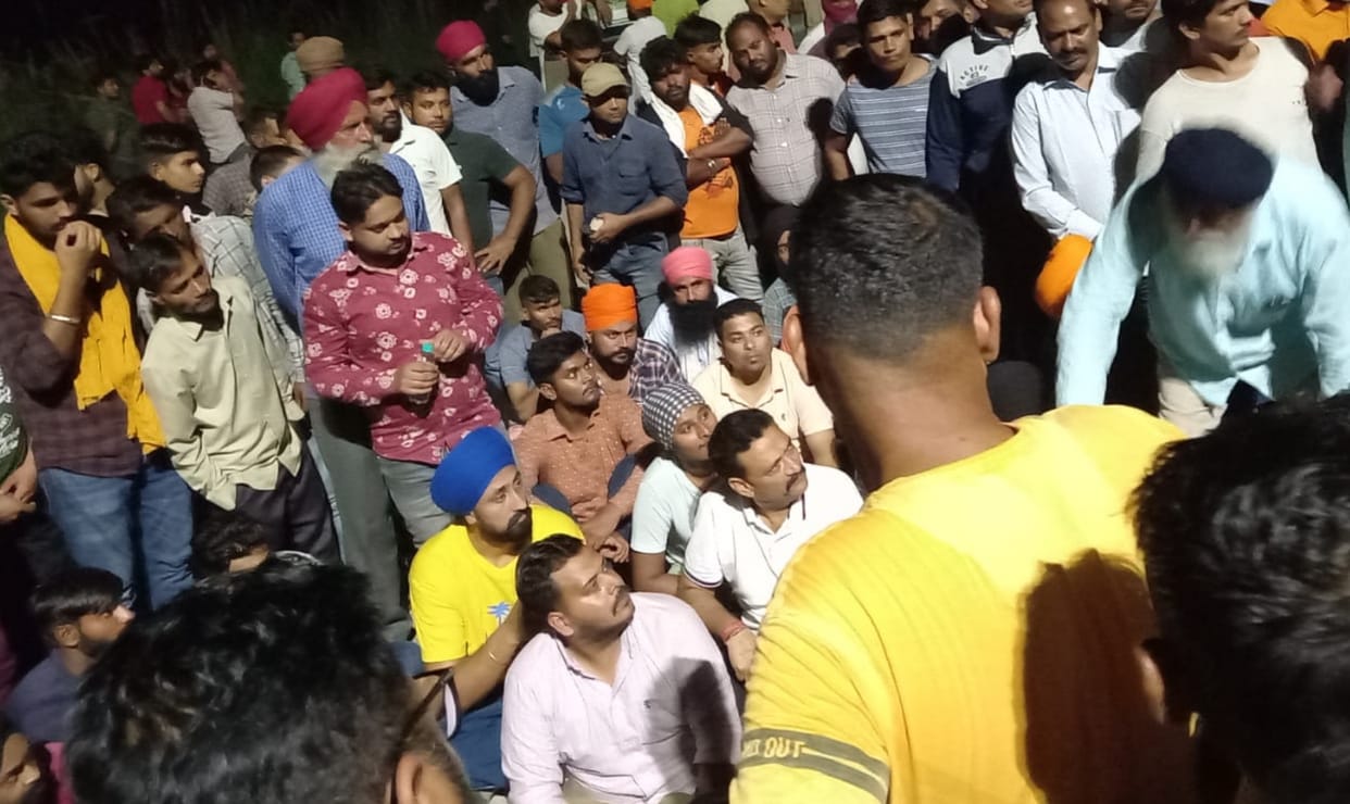 Clash broke out between UP Police and villagers firing death wanted criminal Uttarakhand news in hindi