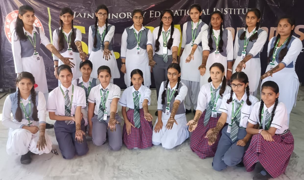Successful topper in mehndi competition