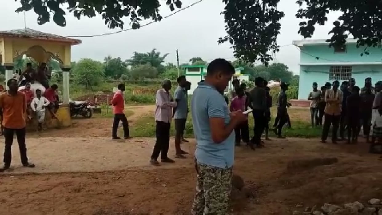 chhattisgarh young man committed suicide by hanging himself in love affair in gariaband