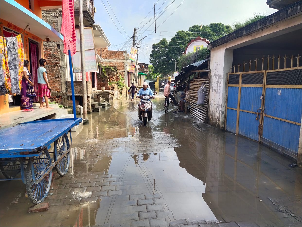 Saryu river one meter above danger mark