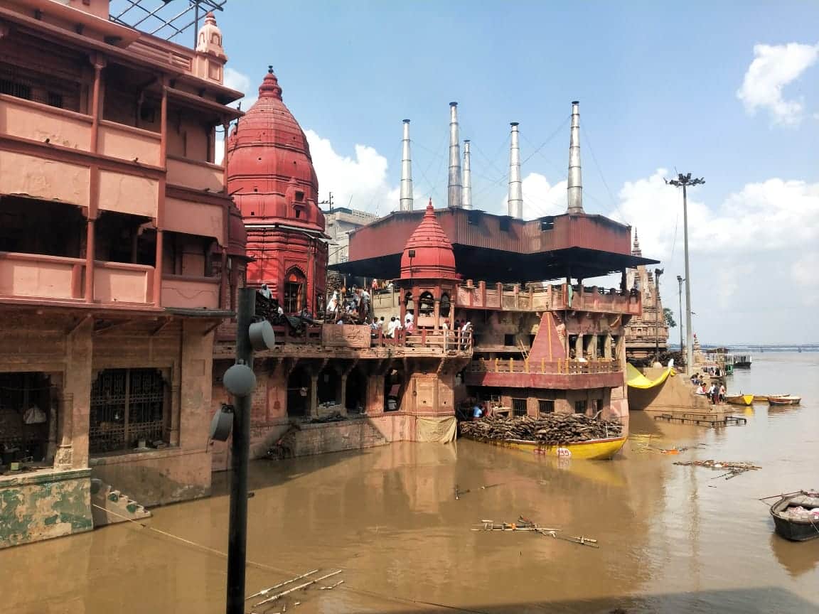 water level of Ganga giving tension varanasi to ballia due to  long wait for cremation in Kashi