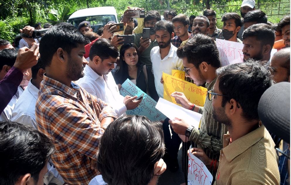 BHU Fee Hike Students movement intensifies day by day Priyanka Gandhi also raised her voice