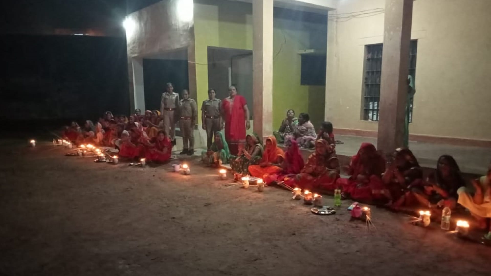 women prisoners saw moon perform Karwa Chauth in Bijnor Jail