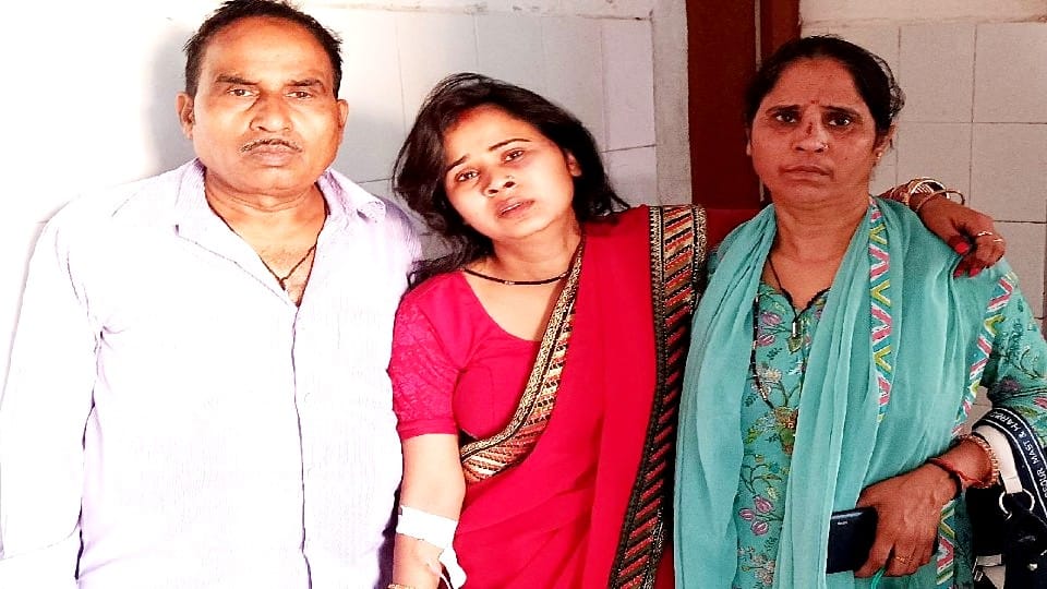 husband relatives brutally beaten up the wife on Karva Chauth in Agra