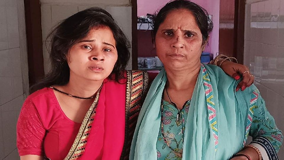 husband relatives brutally beaten up the wife on Karva Chauth in Agra