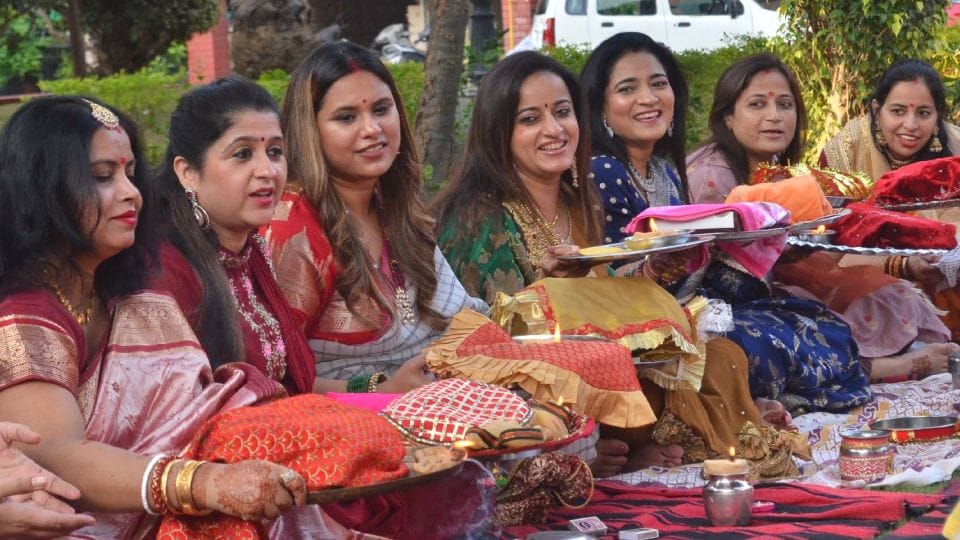 Karwa Chauth 2022 women performed worship moon for husband long life in Agra