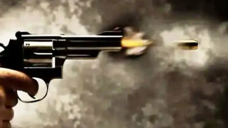 Three boys opened fire in shop and air in Delhi