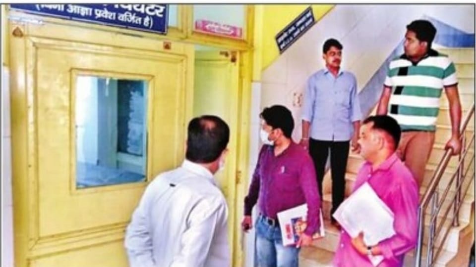 Patients were being treated by jholachchap ran away on seeing health department team in agra