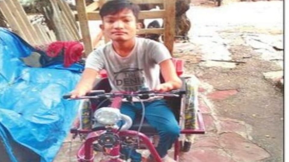 Amar Ujala Foundation donated tricycles to handicapped student in agra