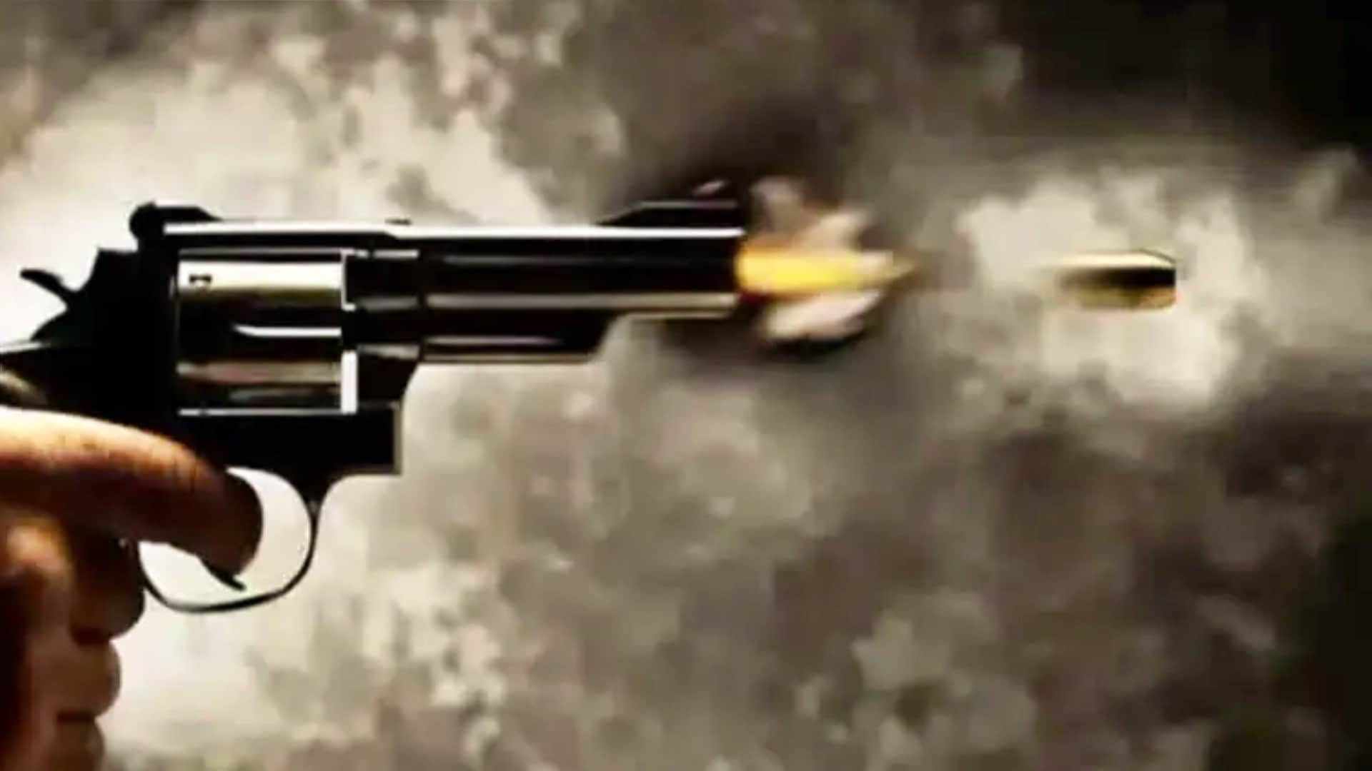 Challenge to Police in Varanasi criminal firing on chest of daroga saying that he became  goon