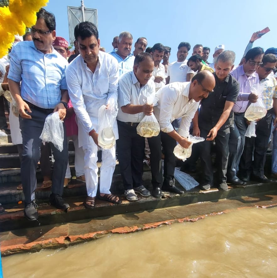 1.95 lakh fishes released in the Ganges