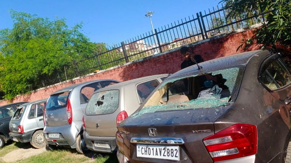 Windows of 30 vehicles parked in Subhash Nagar area of ward number 4 Indira Colony of Manimajra were broken