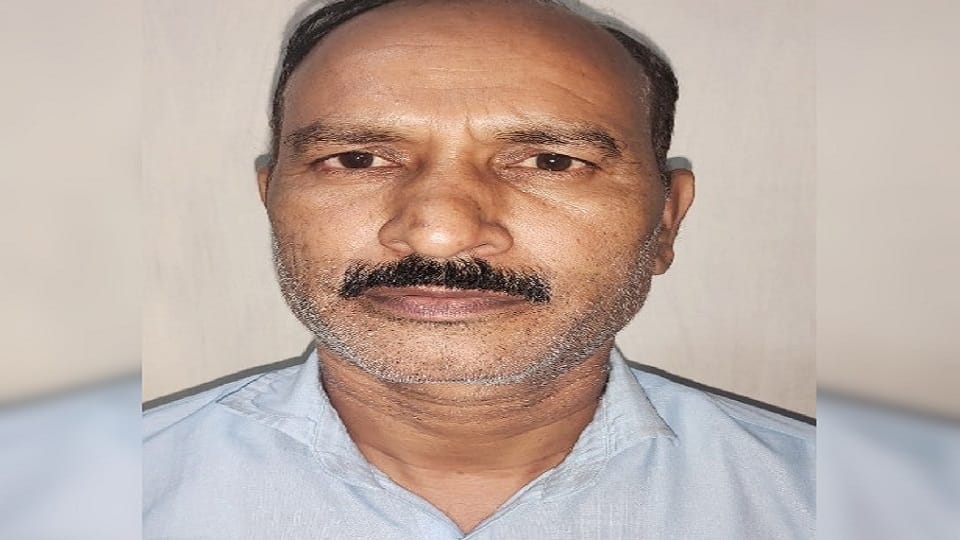 12th pass person treating patients opened clinics in Faridabad