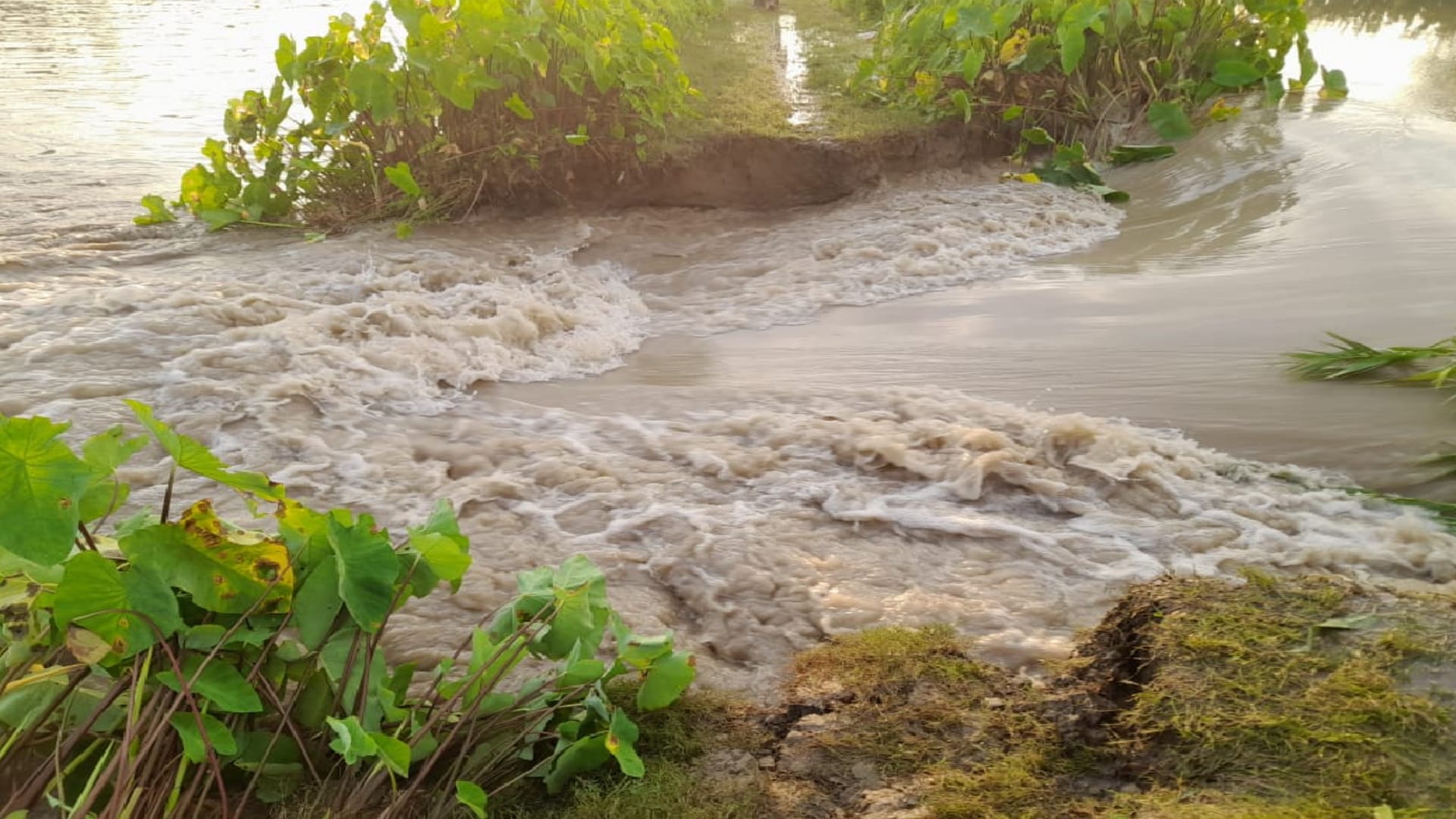 When rain stopped in Gorakhpur havoc of floods increasing