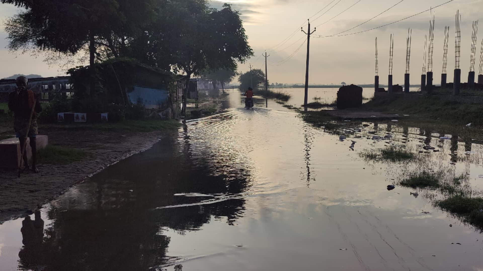 Rivers of Gorakhpur on rise number of flood affected villages increased to 302