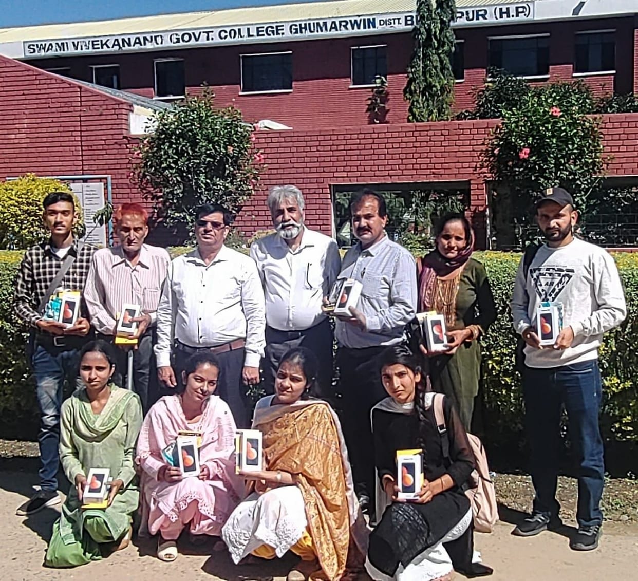 Students got smartphones in Ghumarvin