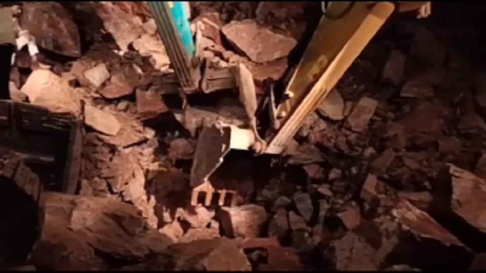 Two died after being buried in debris during mining in Bijasan in hilly area adjoining Haryana