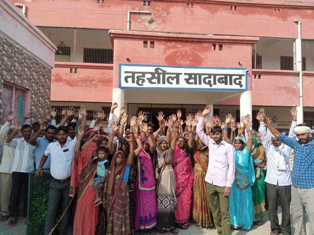 Hathras: Villagers demonstrated for ration dealer selection