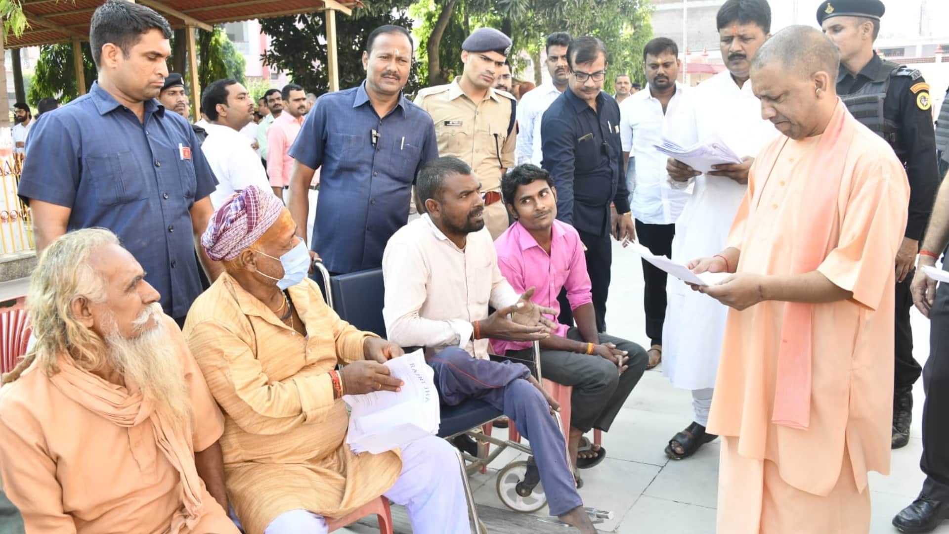 CM Yogi held public court listened to complaints