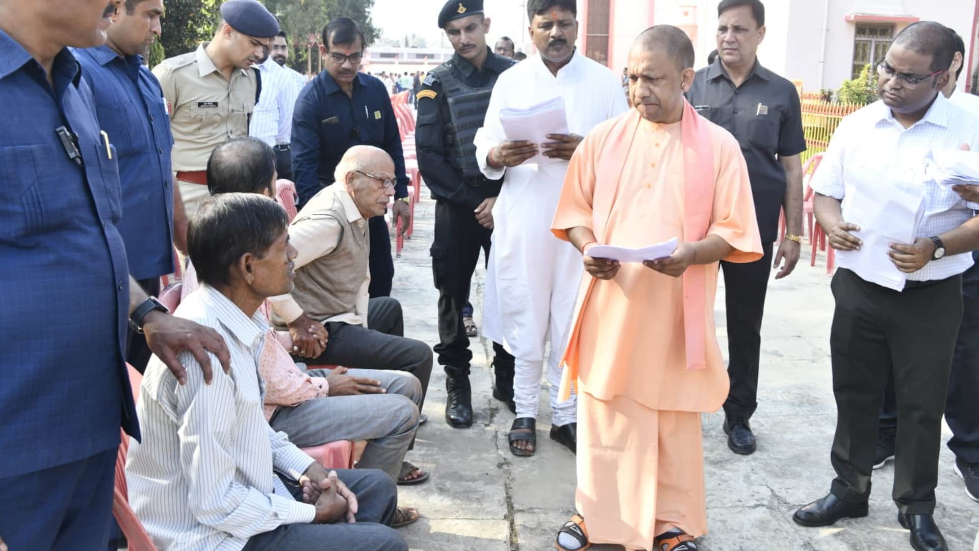 CM Yogi held public court listened to complaints