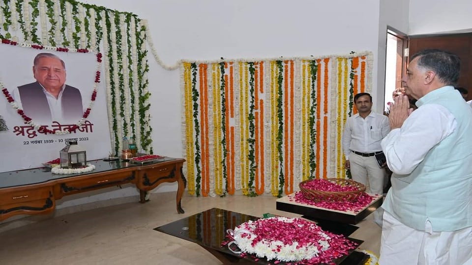 Many veteran leaders paid tribute to Mulayam Singh Yadav