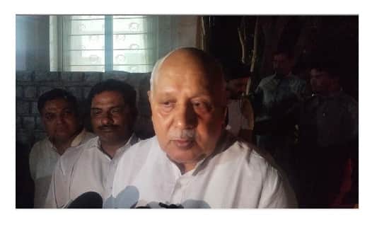 Agriculture Minister paid tribute to Mulayam Singh Yadav after reaching Saifai