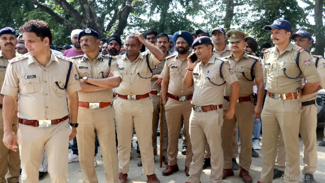 Kashipur Firing Case Who broke CCTV and UP Police vehicles District police entangled in Kunda case