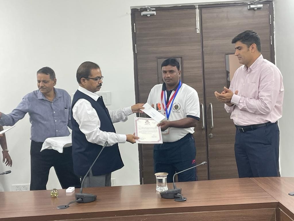 driver of fire service got silver medal in wrestling