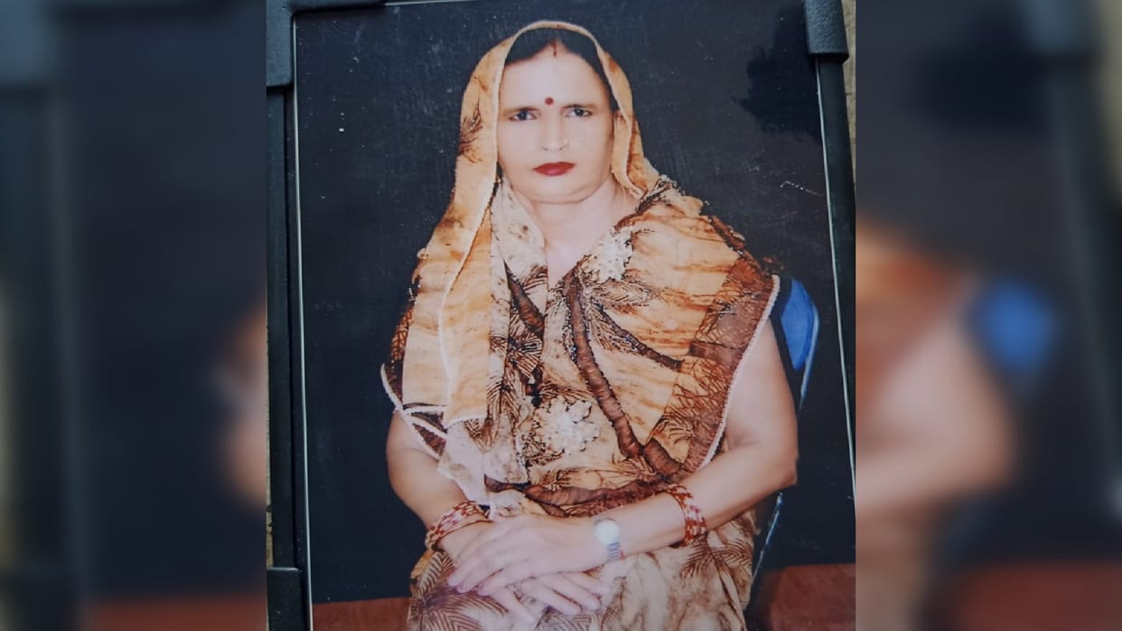 Woman s body found in closed house in Modinagar Ghaziabad child crying near dead body