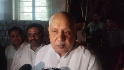 नेता जी को श्रद्धांजलि अर्पित करने सैफई पहुंचे कृषि मंत्री सूर्य प्रताप शाही। संवाद