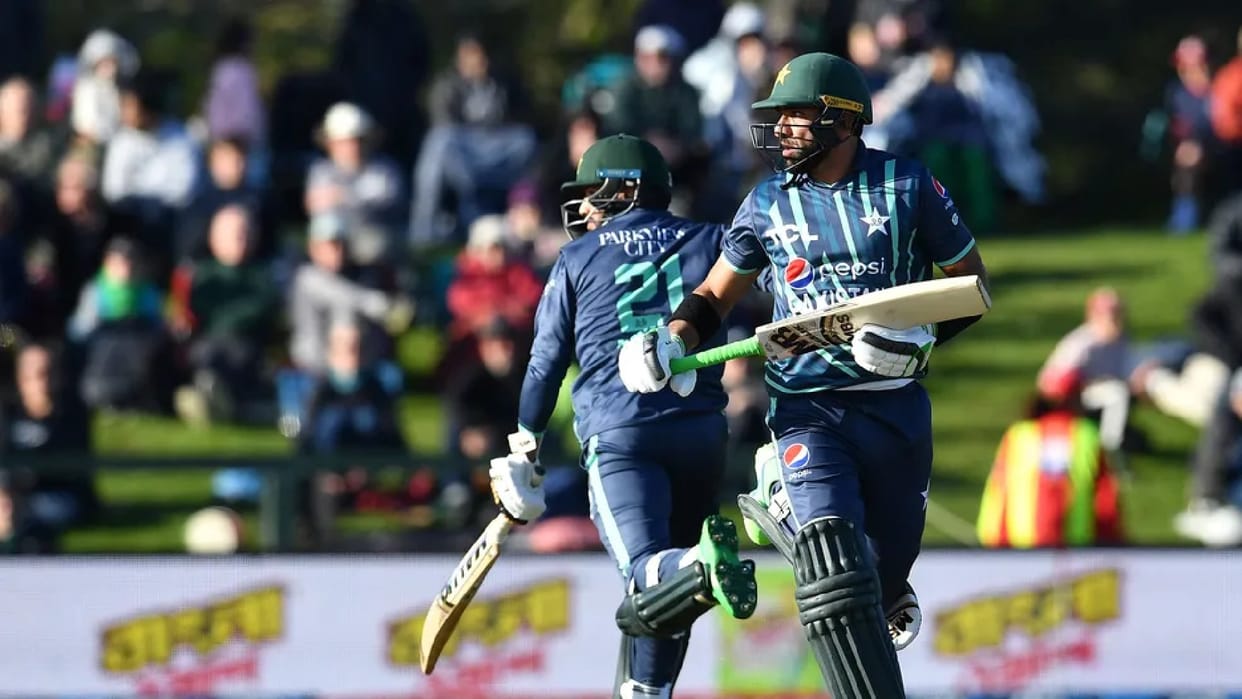 Pakistan beats New Zealand by five wickets in Tri series Final