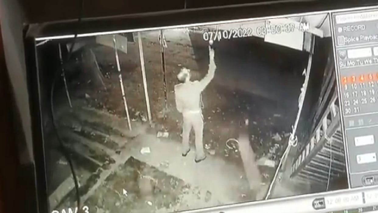 Inspector caught in CCTV stealing bulb, CCTV footage goes viral