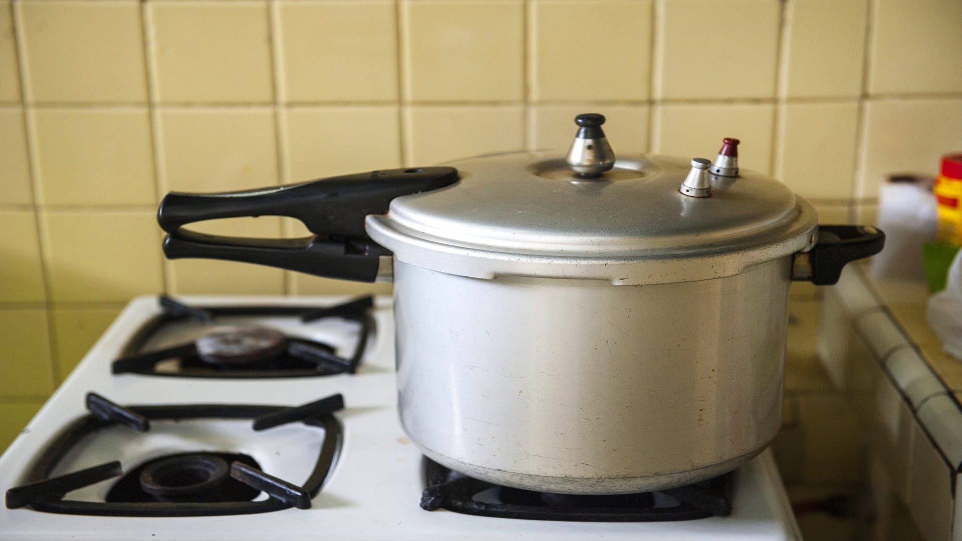 how to prevent pressure cooker from blast Follow these things for Safety