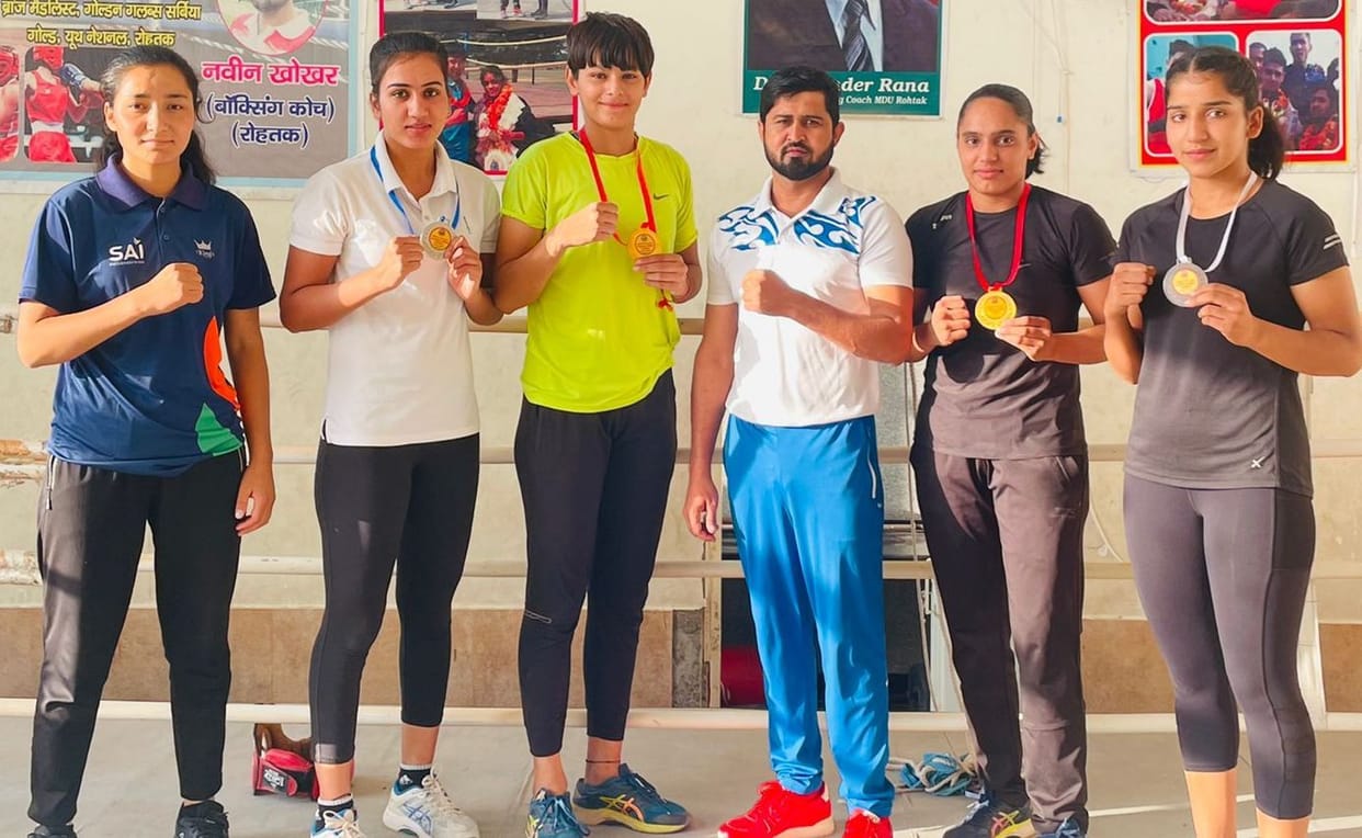 Anchan and Khushi won gold medal in boxing